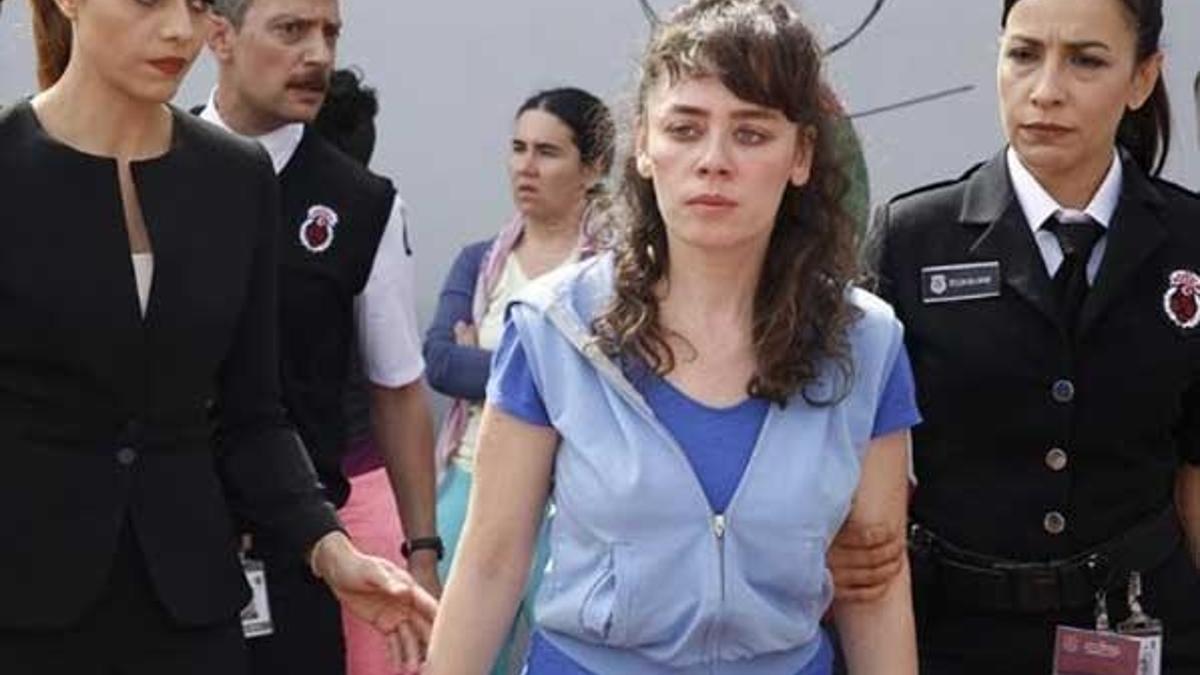 Avlu 10. yeni bölümde Ecem'in ölümü Deniz'i yıkıyor!