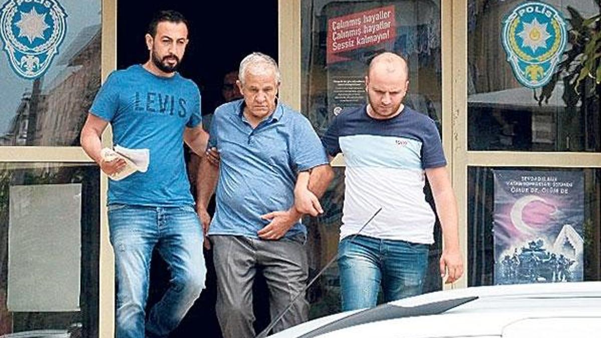 Boşanmaya çalıştığı karısını öldürdü