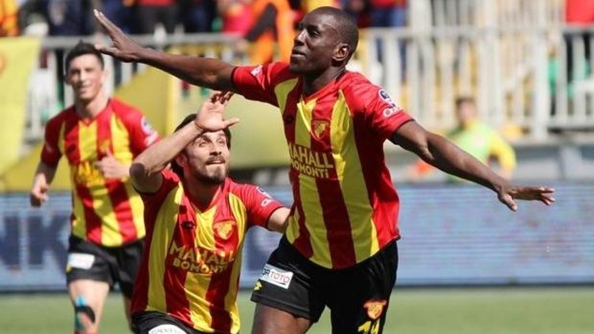 Beşiktaş Demba Ba'yı liste dışı bıraktı