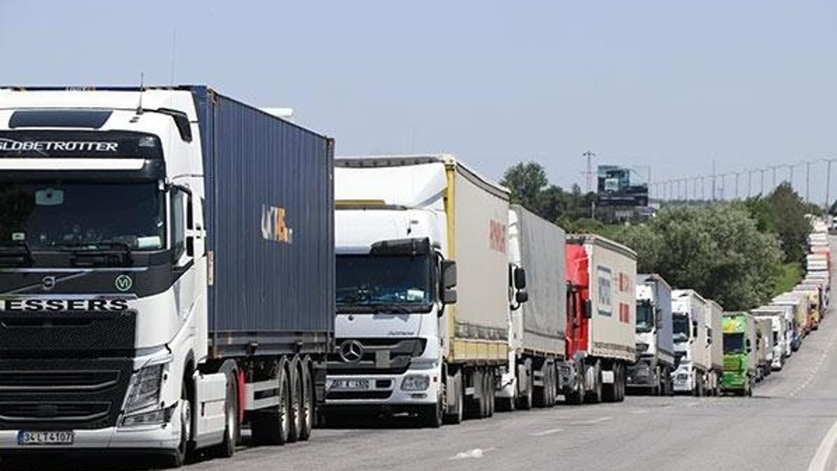Kapıkule'de 21 kilometrelik tır kuyruğu