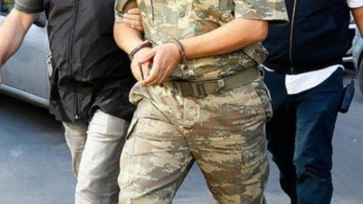 Muvazzaf albayın evinden FETÖ elebaşına ait vaaz CD'si çıktı