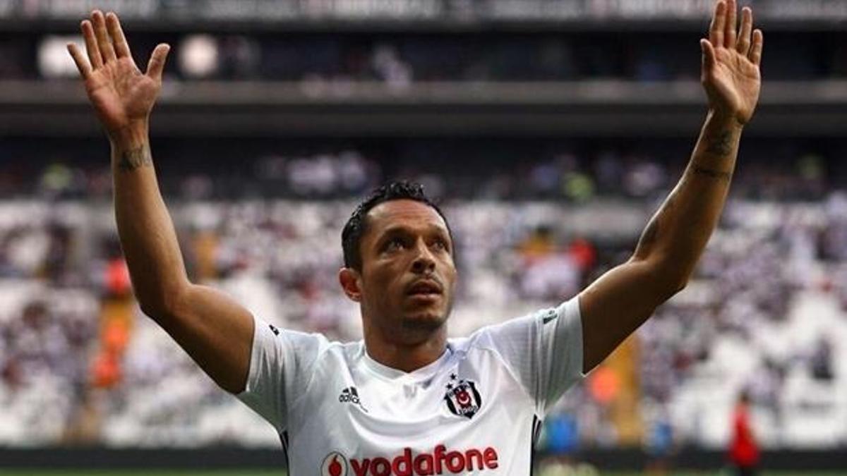 İşte Adriano'yu isteyen takımlar