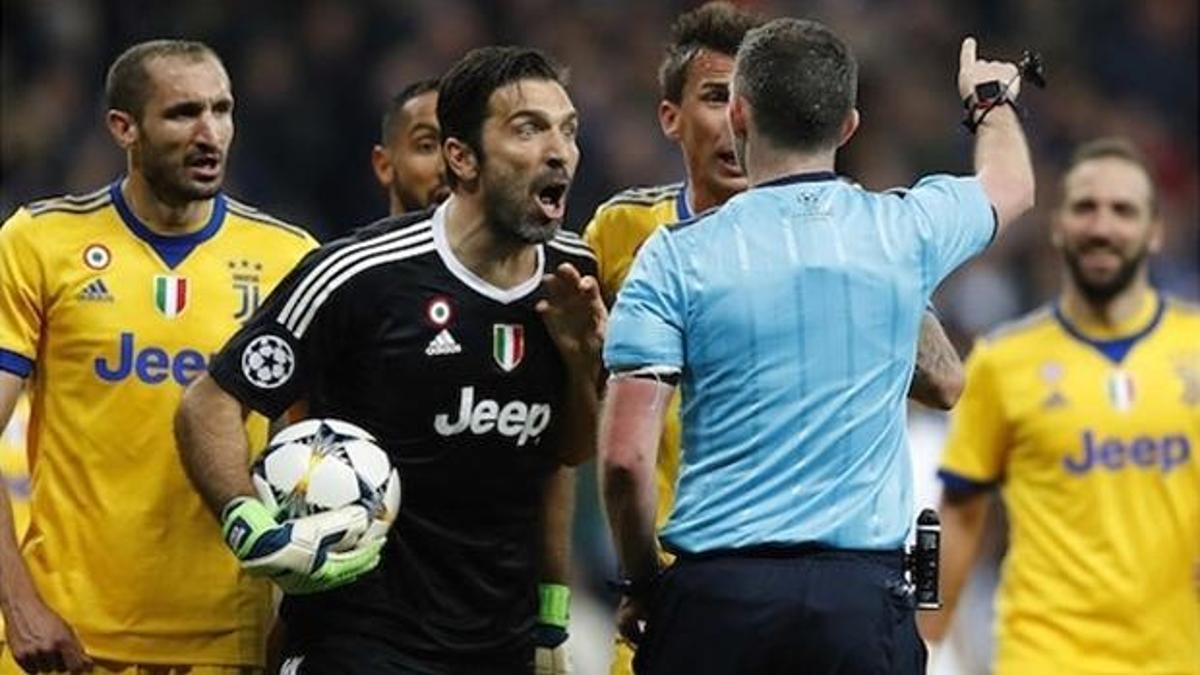UEFA'dan Buffon'a 3 maç ceza