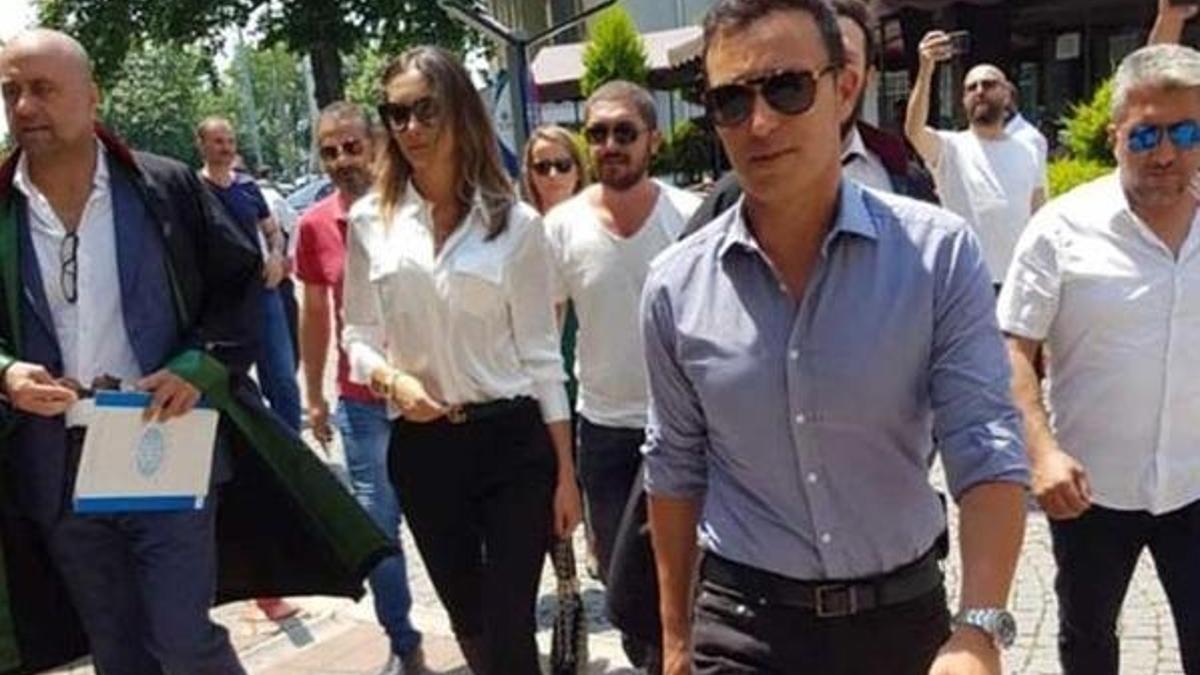 Ünlü sanatçı Sandal'ın 10 yıllık evliliği 15 dakikada bitti
