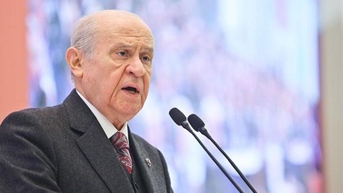 Bahçeli: Apoletlerini sökecek müptezel anasından doğmadı