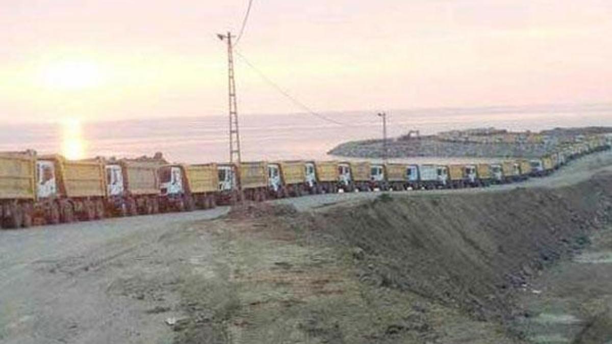 120 kamyon karadan 2 gemi denizden durmadan çalışıyor