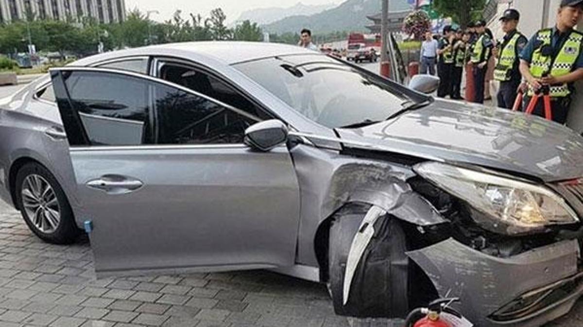ABD Büyükelçiliği'ne araçla daldı