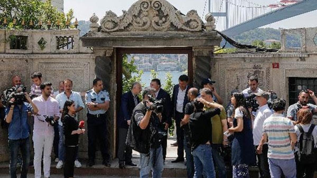 Demirören Ailesi, Kanlıca'da taziyeleri kabul ediyor