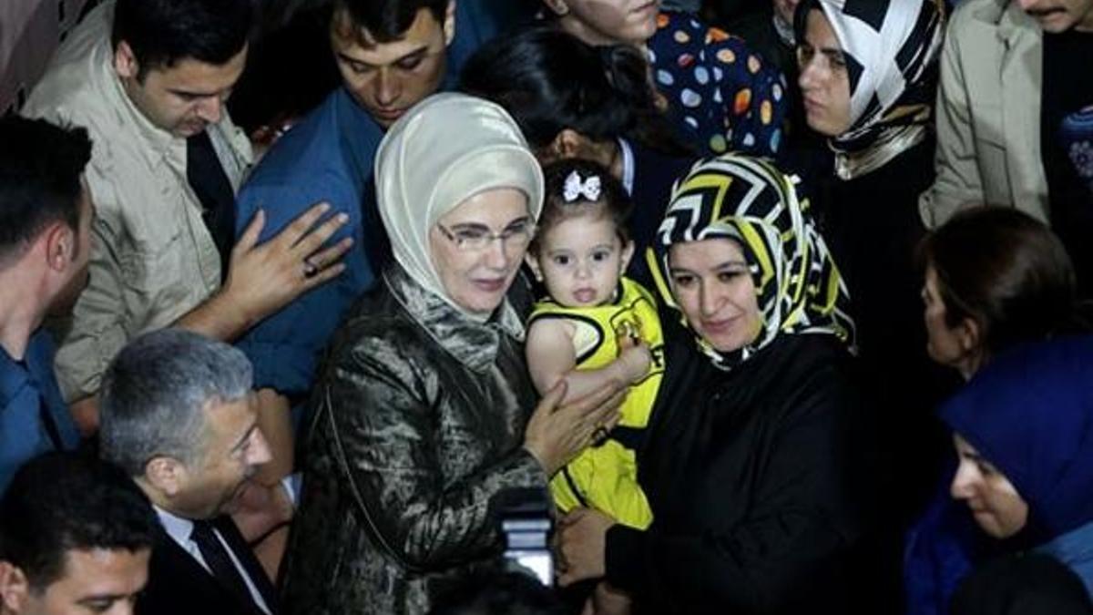 Emine Erdoğan iftarda şehit aileleriyle buluştu