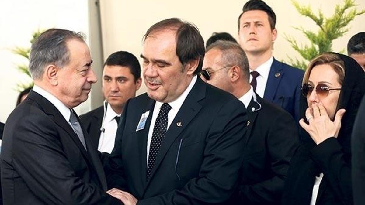 Son yolculuğunda yalnız bırakmadılar