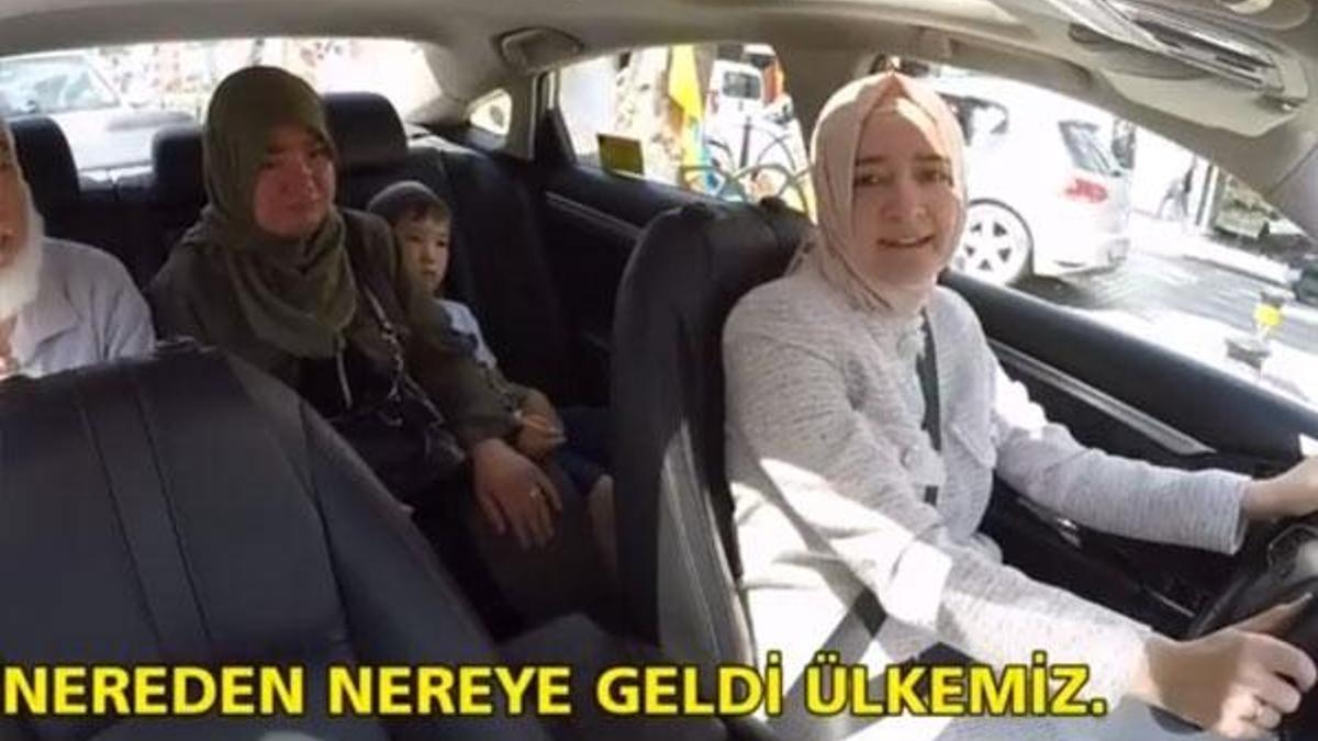 Aile Bakanı Kaya Seçim Taksi'nin direksiyona geçti