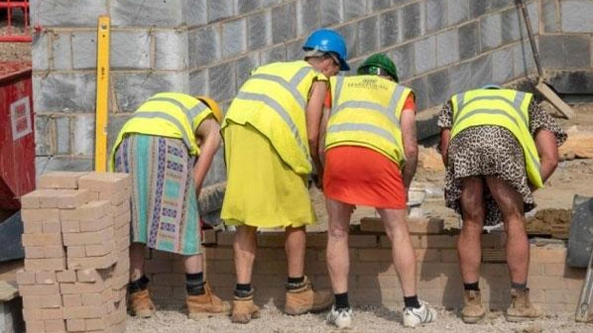 Şort yasaklanınca işe böyle geldiler!