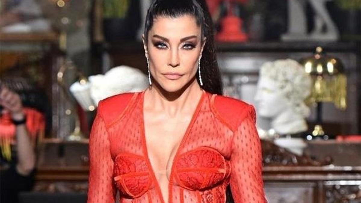 "Beraber olduğu tüm kadınları soyup..."