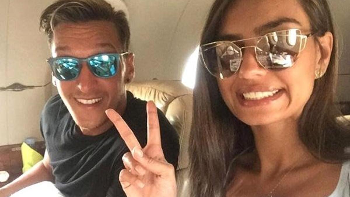 Evlilik hazırlığı yapan Özil paraya kıydı!