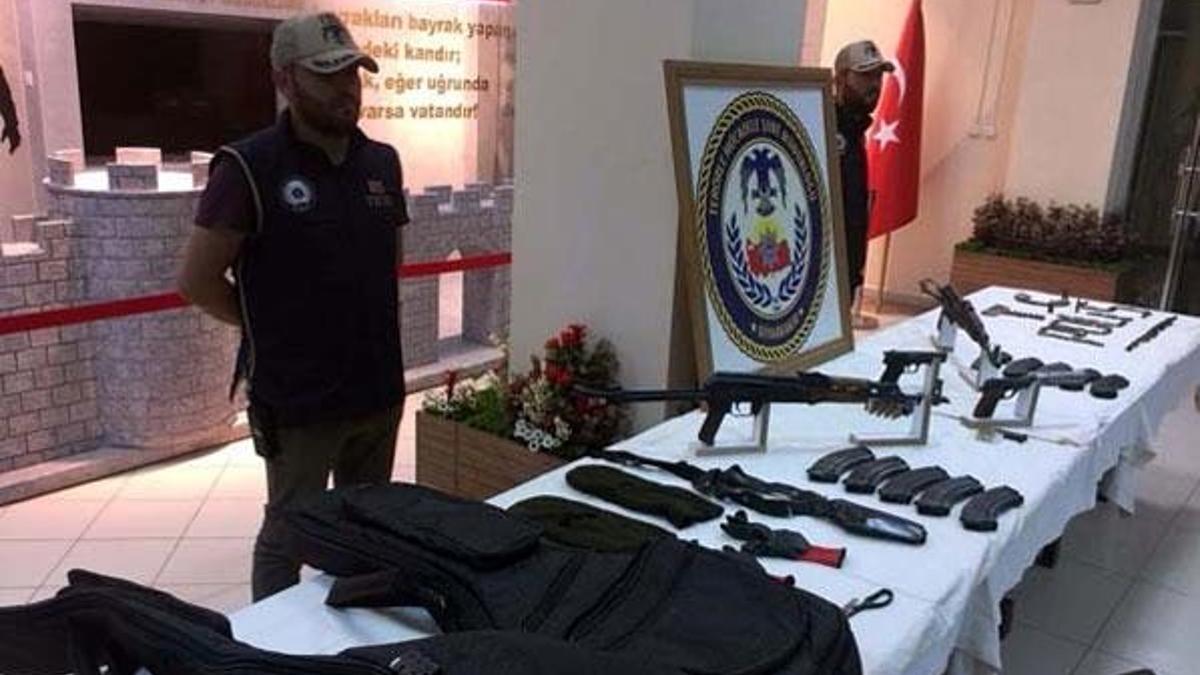 Saz kılıfı ve gitar kutusundan cephane çıktı