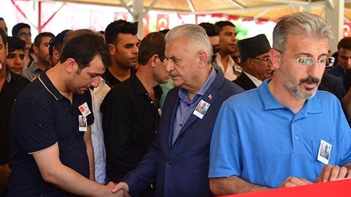 Başbakan Yıldırım'dan AK Parti'li Yıldız'a taziye ziyareti