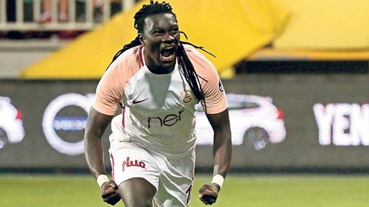 Gomis giderse çift forvet