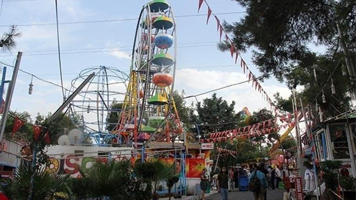 Lunaparkta bıçaklı, tüfekli dönme dolap kavgası: 5 yaralı