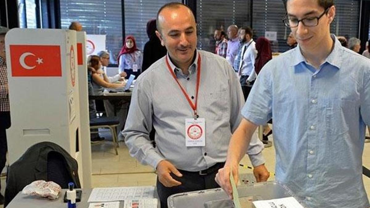 Fransa'daki Türklerden sandıklara yoğun ilgi