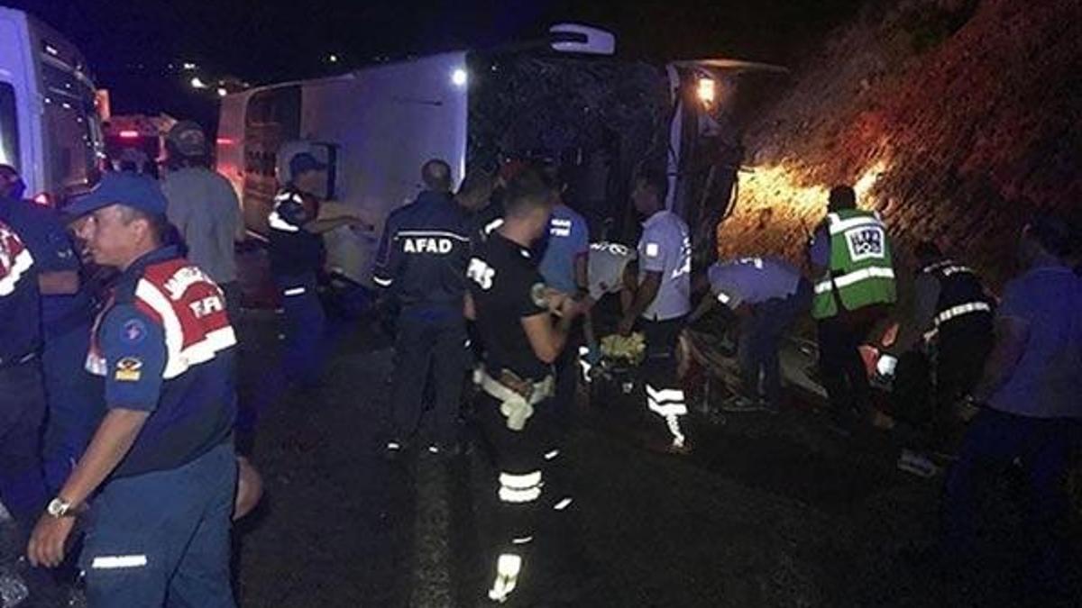 Karaman'da yolcu otobüsü devrildi! Ölü ve yaralılar var