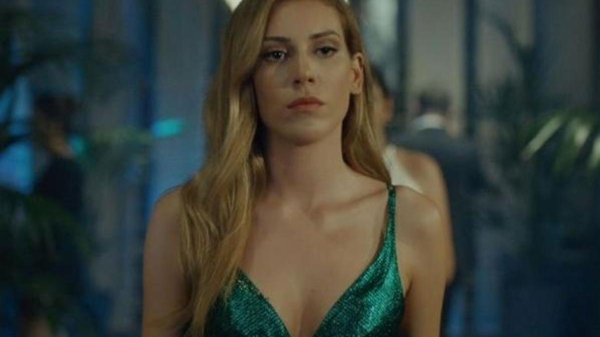 Sinem Kobal'a kötü haber!