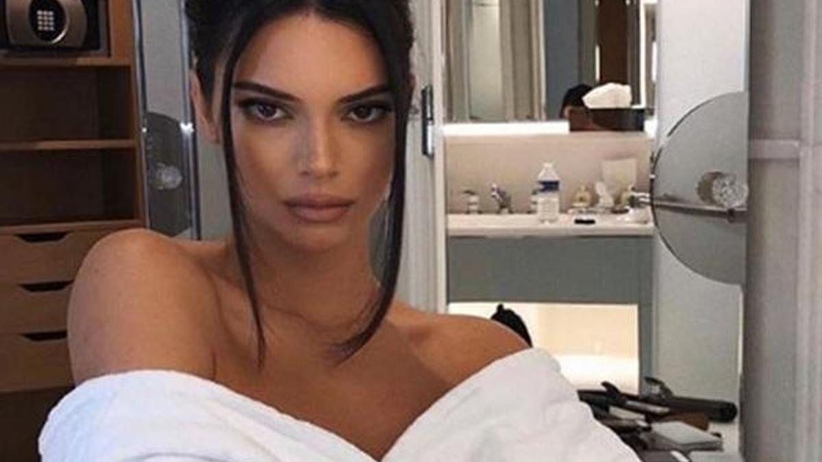 Kendall Jenner'dan üstsüz paylaşım