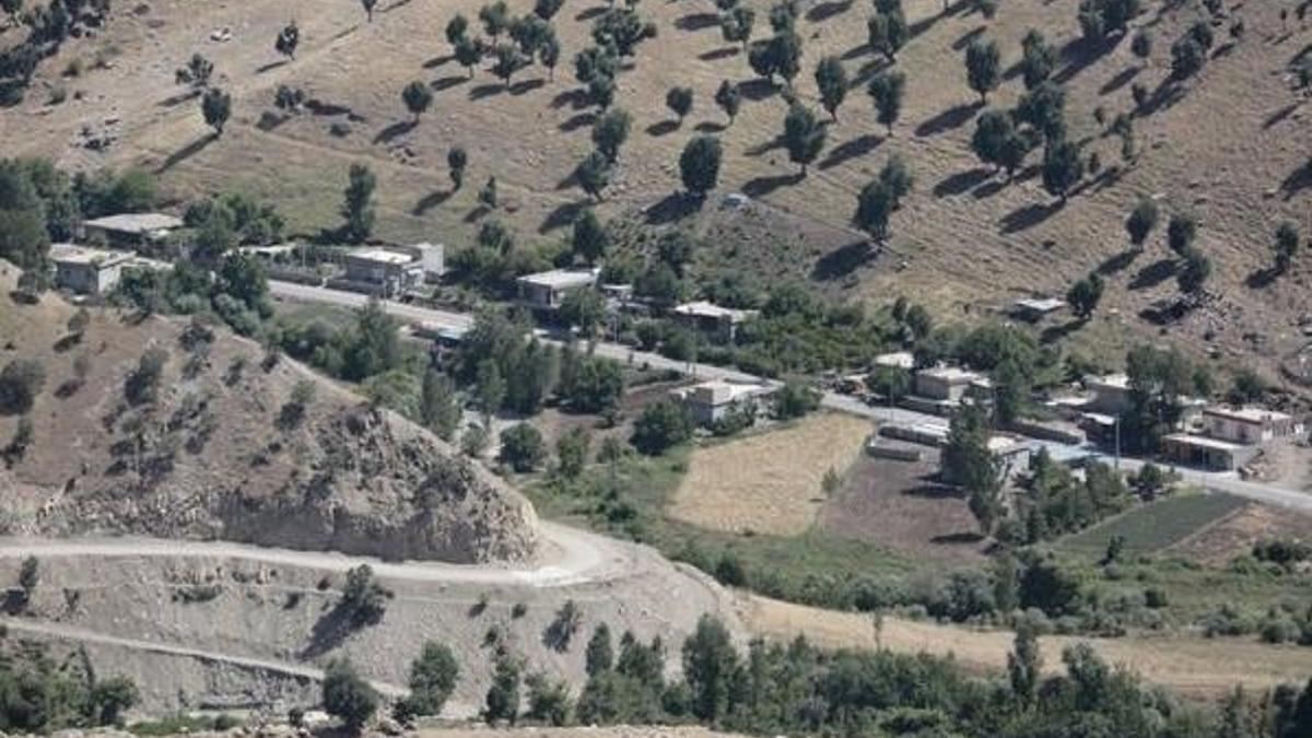 PKK, Kandil’de sivillerin cep telefonlarını topladı!