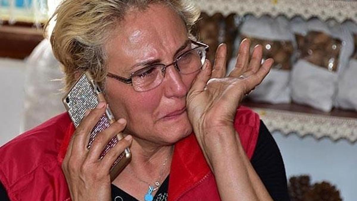 Eşini eve kilitleyip ateşe verdi!