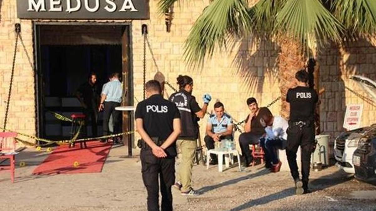 Barda silahlı saldırı: Ölenler arasında ünlü şarkıcı da var