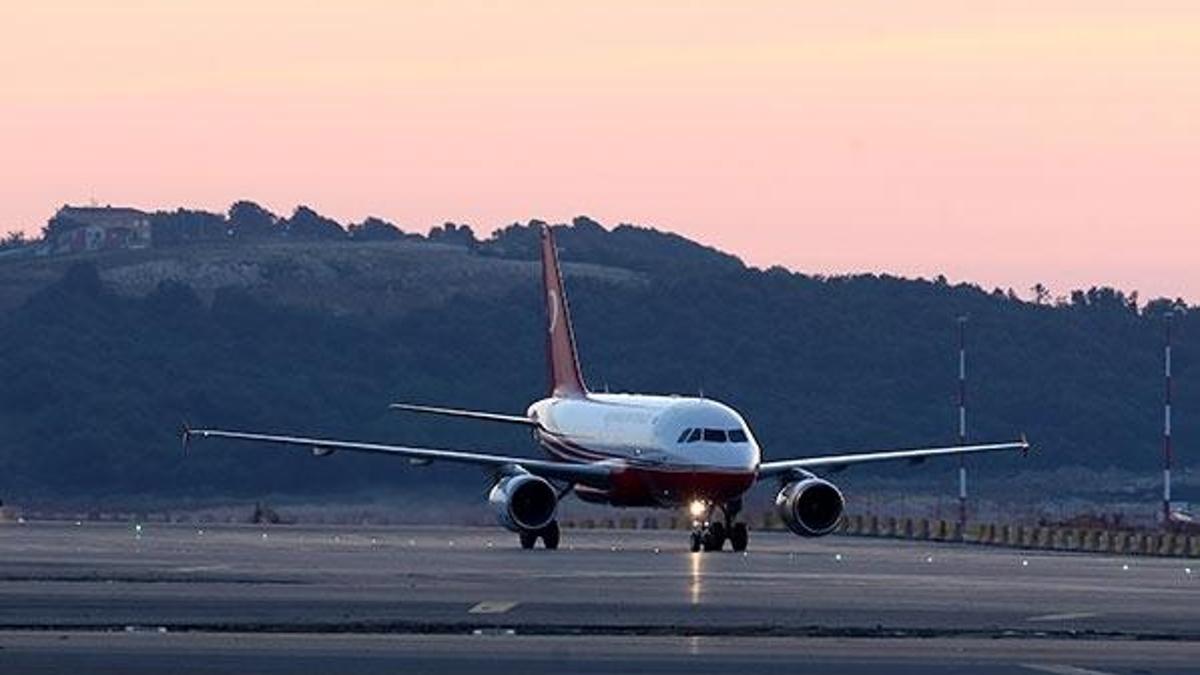 Türkiye için tarihi gün! Erdoğan'ın uçağı üçüncü havalimanına indi