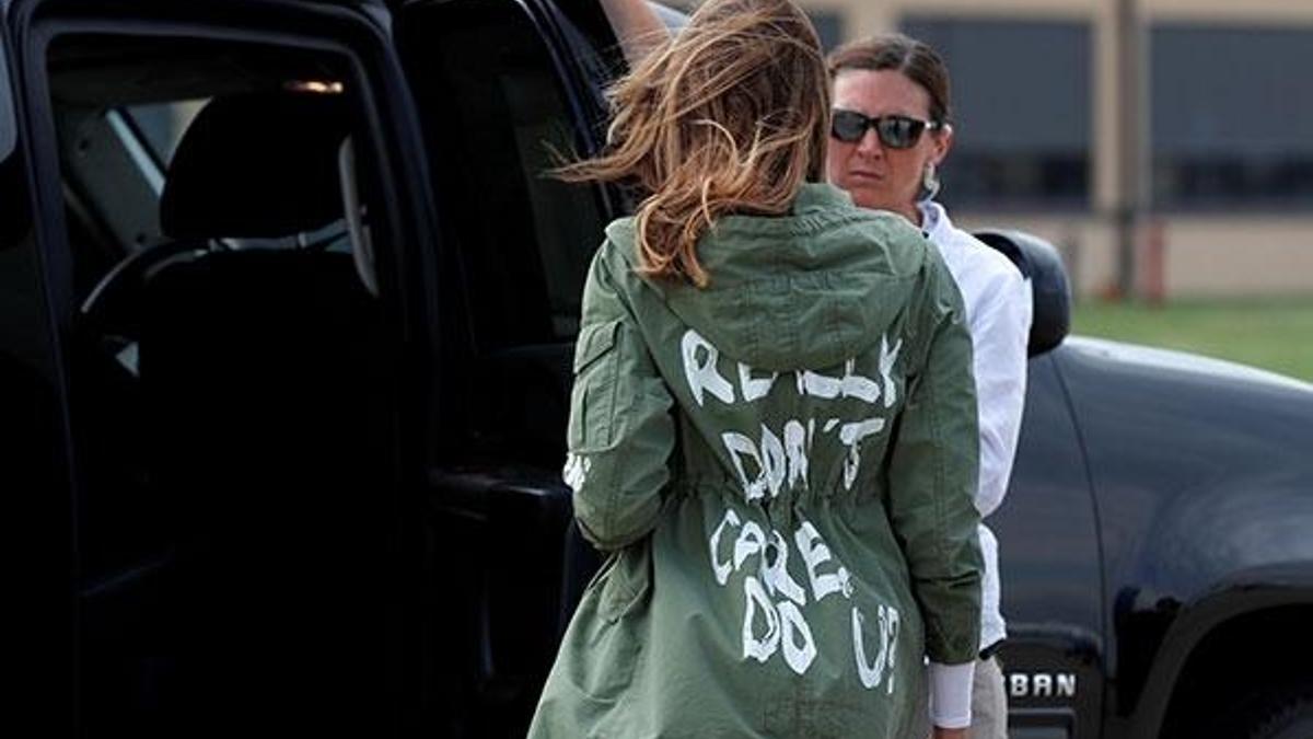 Melania Trump'ın montu ortalığı karıştırdı!