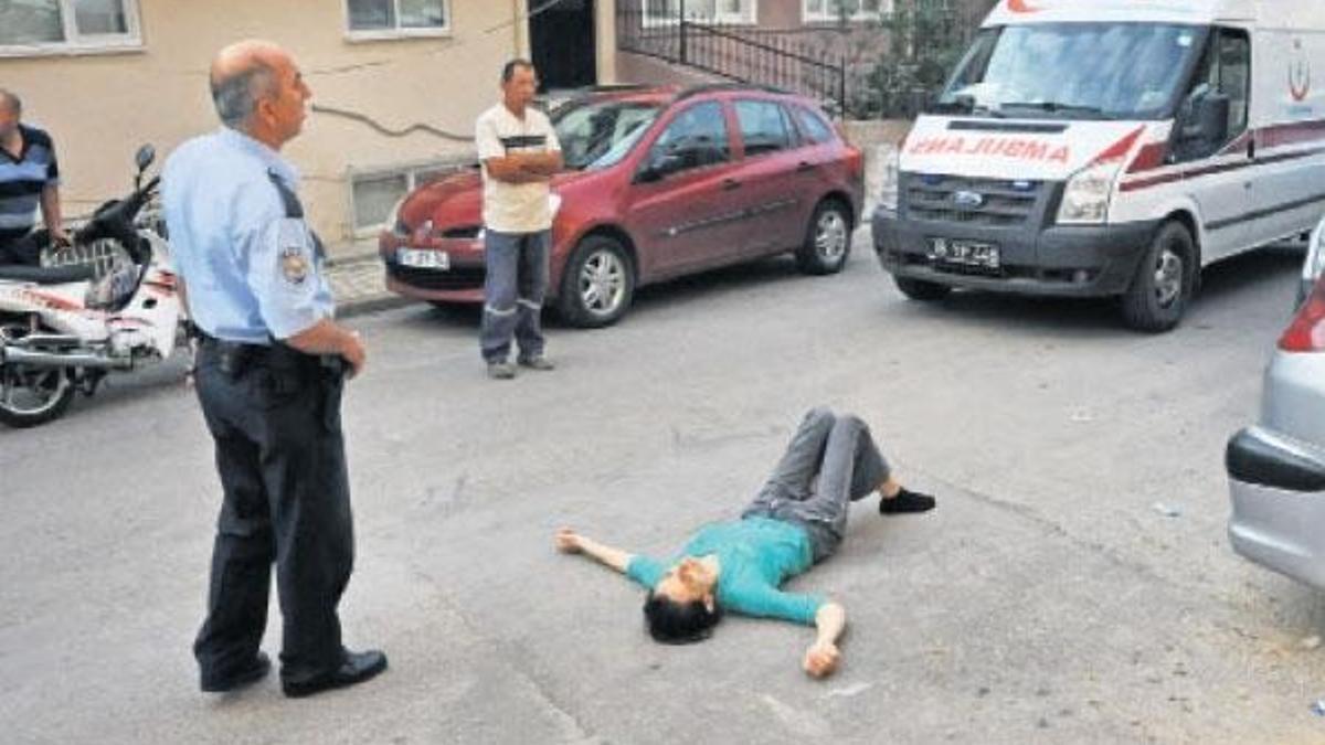 Kocasını öldürdü yolda uzandı