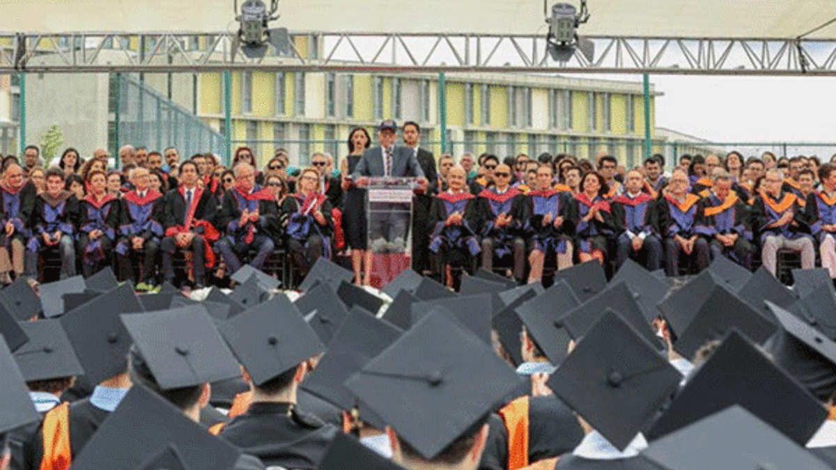 Özyeğin Üniversitesi'nde mezuniyet heyecanı