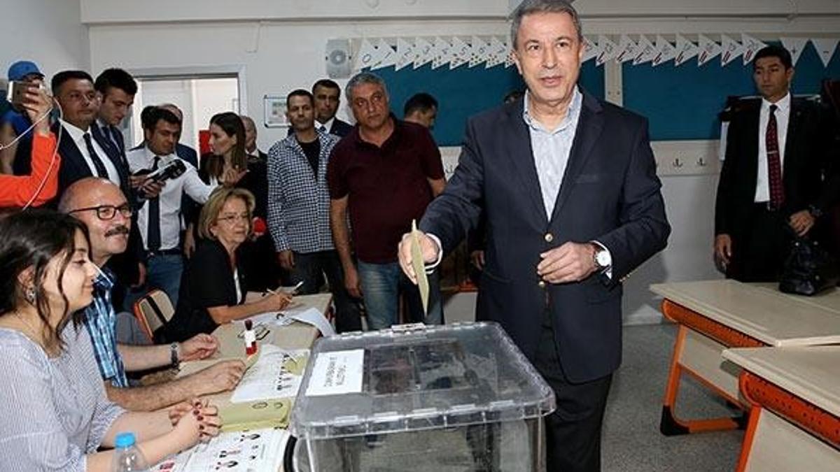 Genelkurmay Başkanı Akar, oyunu kullandı
