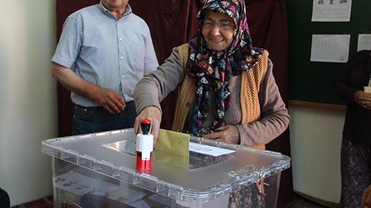 Manisa'da 48 nüfuslu mahallede, oy verme işlemi 32 dakikada bitti
