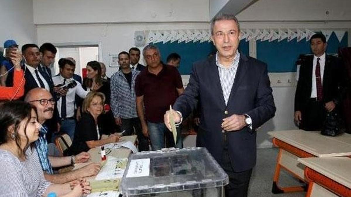 Genelkurmay Başkanı Akar'ın oy kullandığı sandıktaki sonuçlar belli oldu