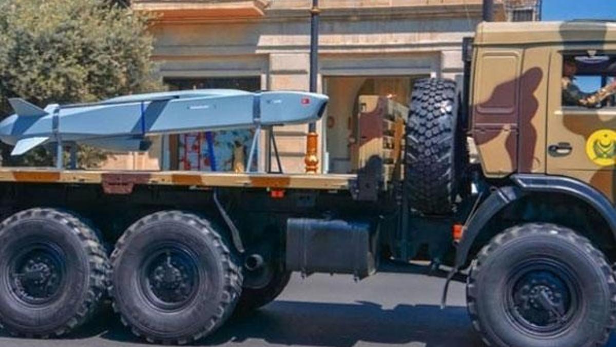 Milli füze SOM-B1 Azerbaycan Ordusu’nun geçit töreninde