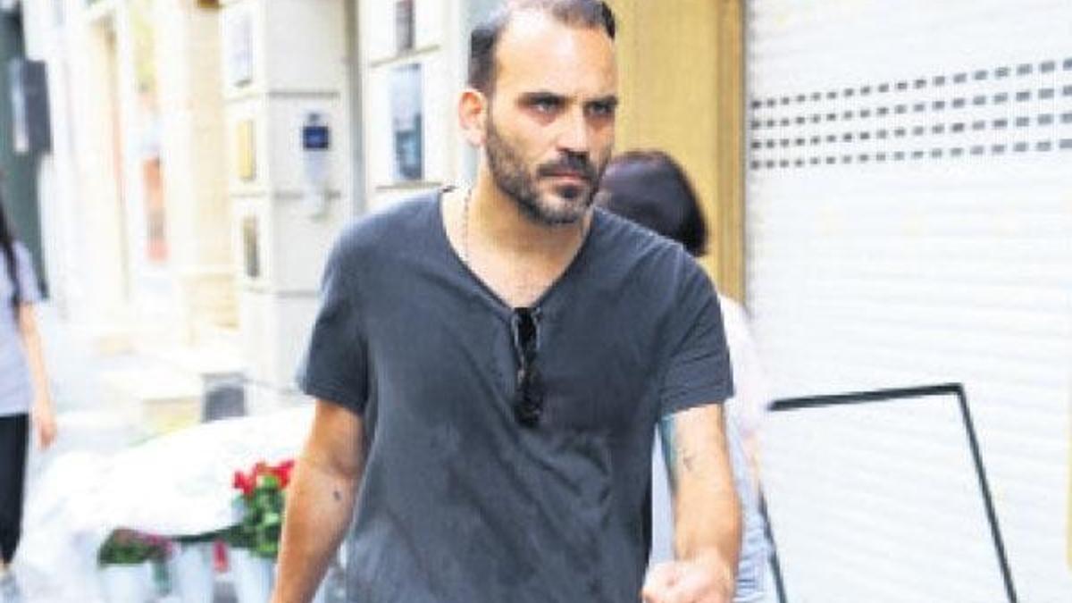 Suratı asık