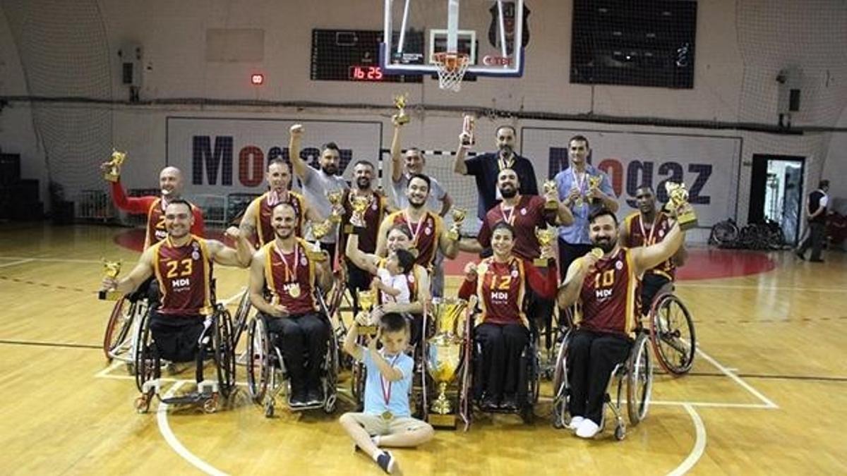 Galatasaray, şampiyonluk kupasını aldı