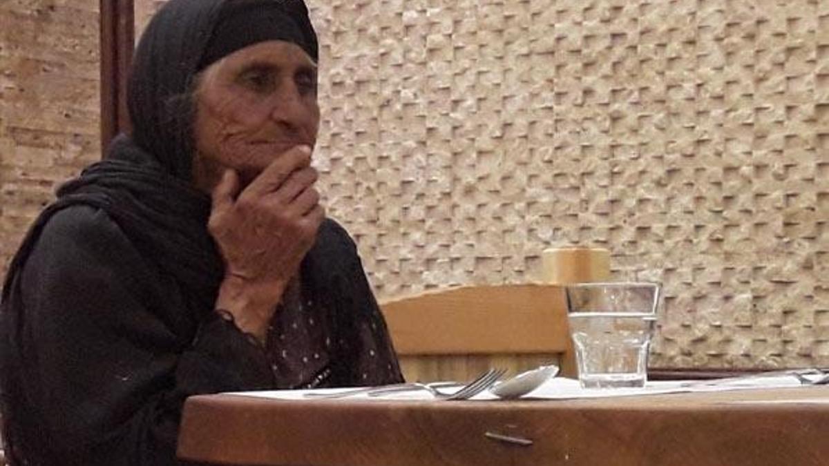 İki gün boyunca sokakta kalıp açlıktan bitkin düştü