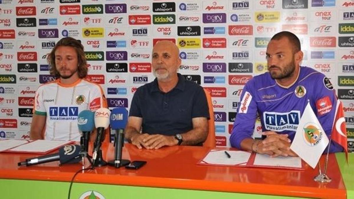 Aytemiz Alanyaspor'da 4 imza birden