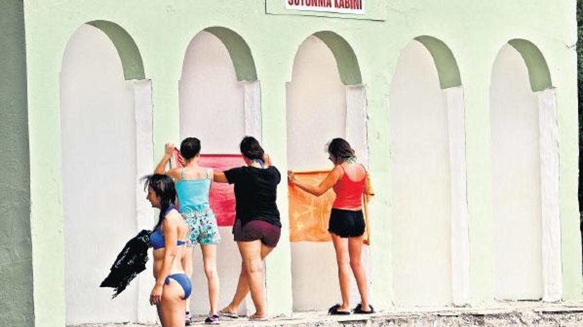 Kapısız soyunma kabinine kapı