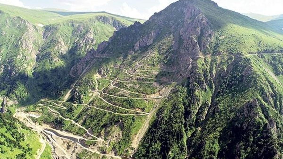 Dünyanın en tehlikeli yolu turizme açılıyor