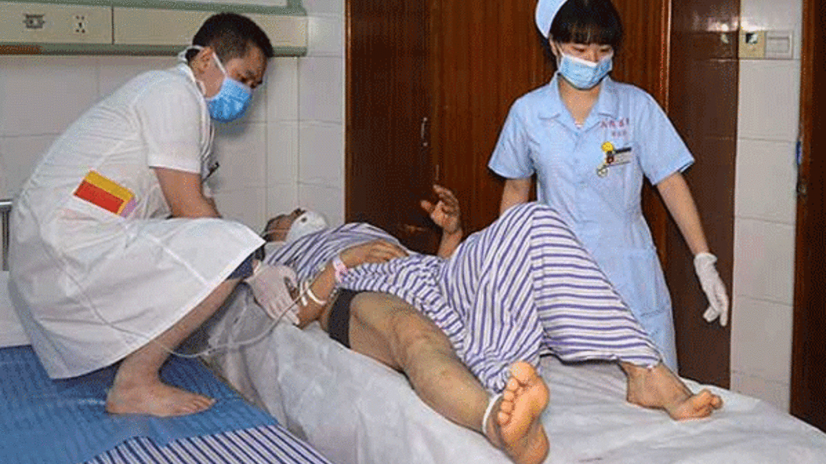 Çin'de yolcu otobüsü ile kamyon çarpıştı: 18 ölü
