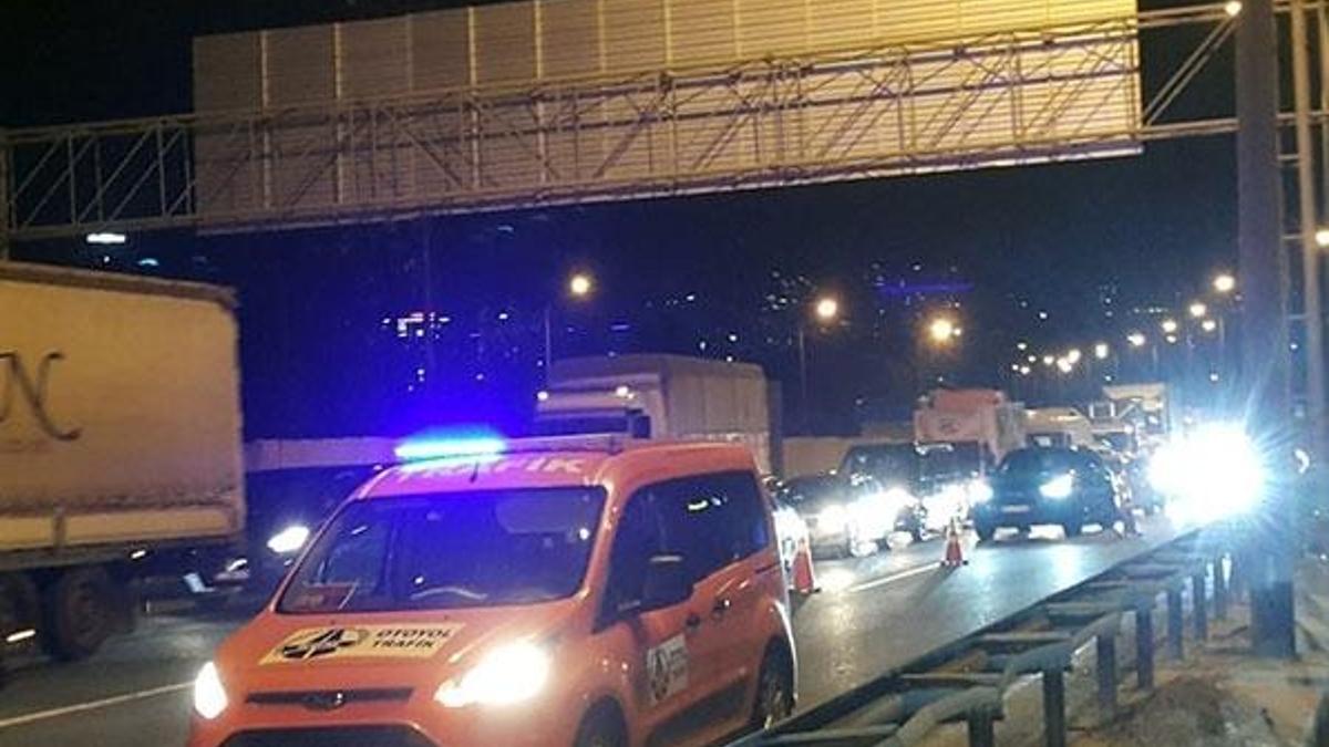 TEM’de feci kaza! Karşıdan karşıya geçerken canından oldu
