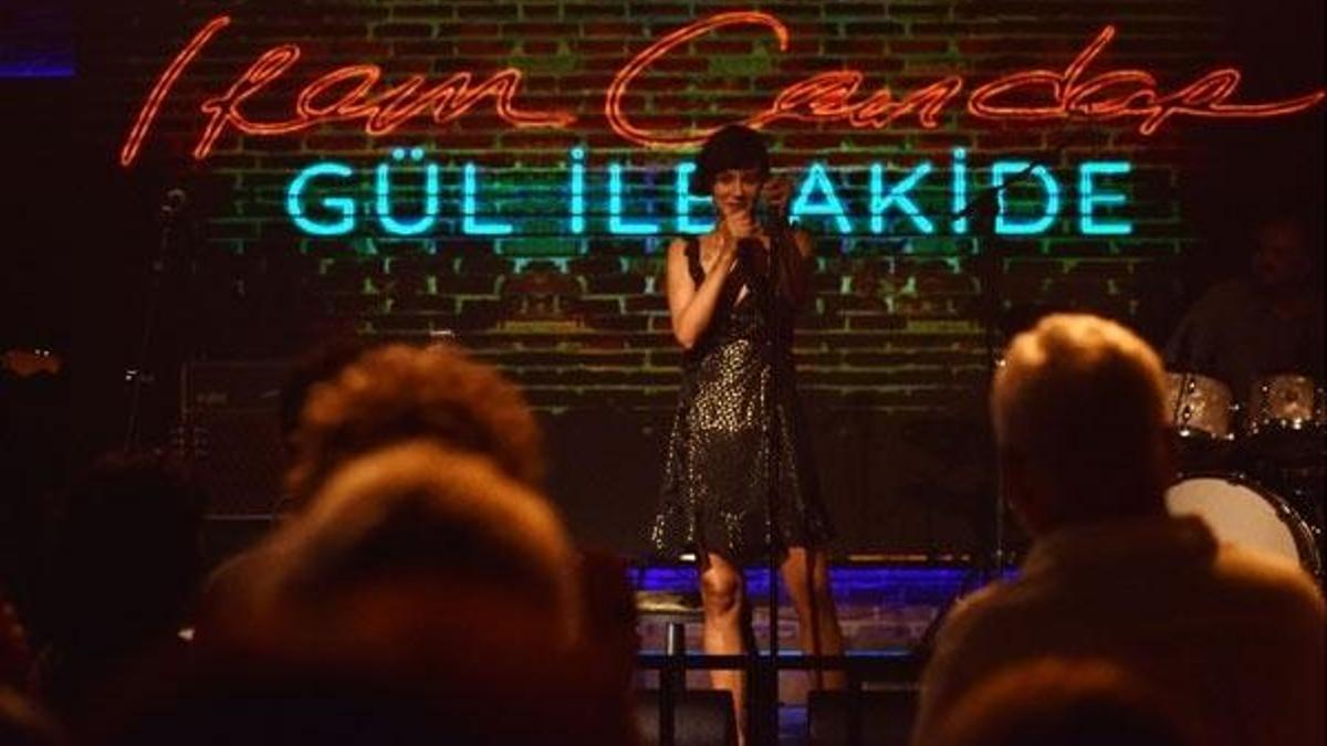 İrem Candar 'Gül ile Akide'yi verdiği konserle tanıttı