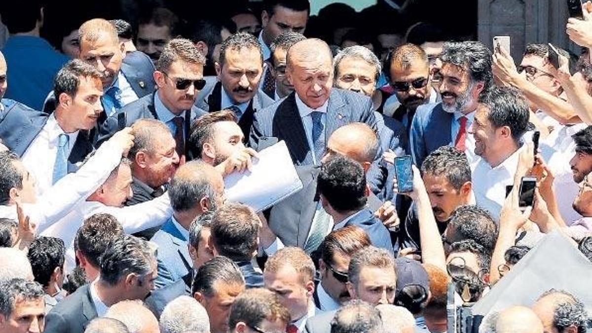 Kabine partili olmayan bakanlarla kuruluyor