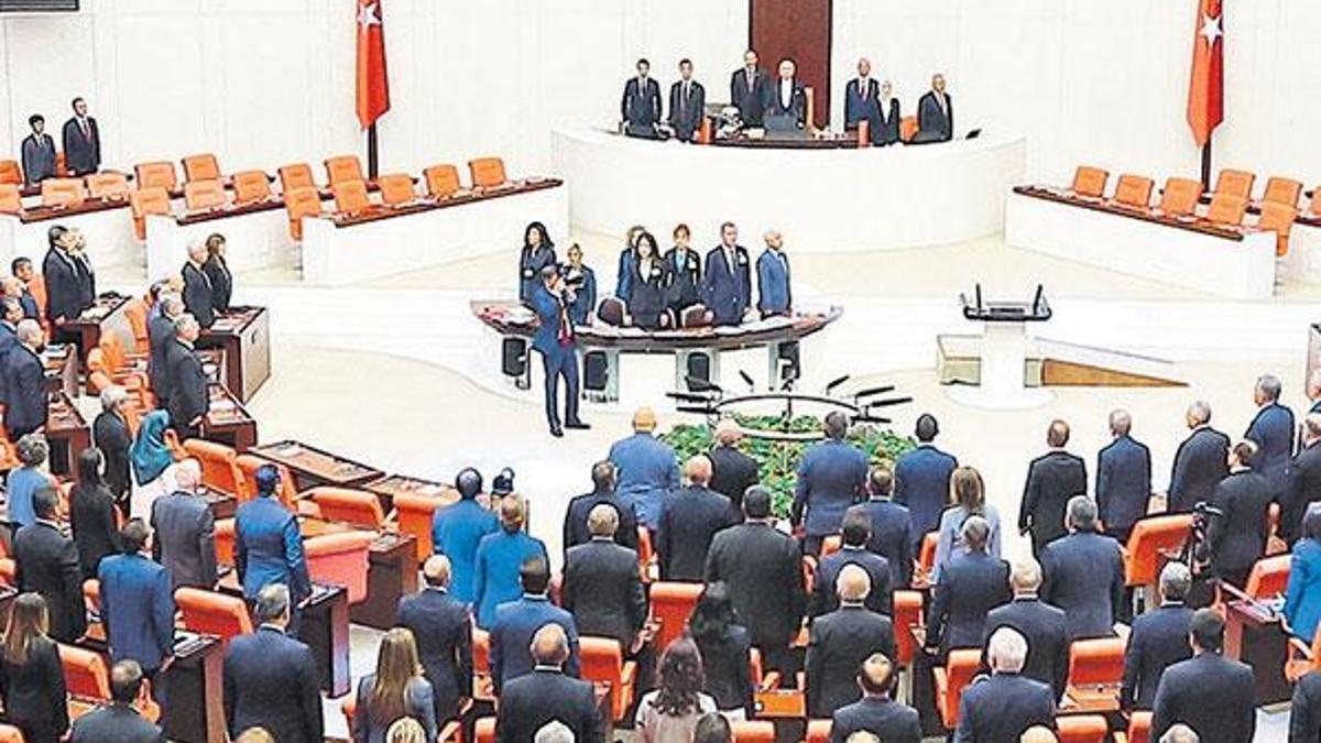 İLK GÜN İZLENİMİ Kuliste kabine toto