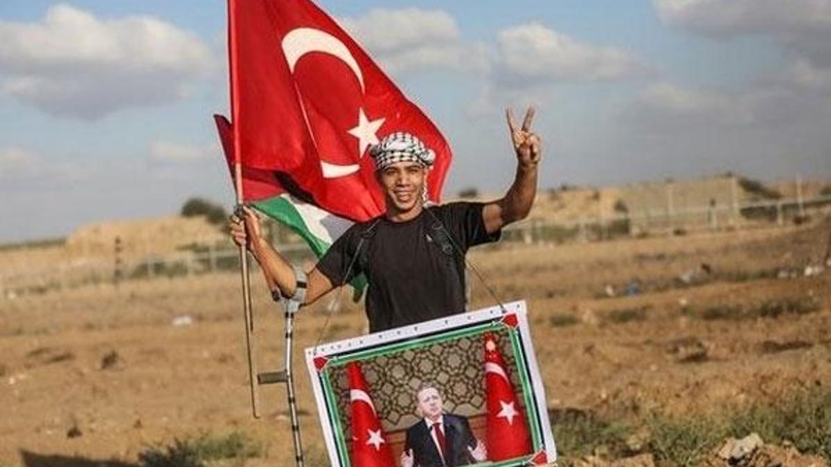 Gazze'ye Türkiye damgası! Türk bayrağı ellerden inmiyor...