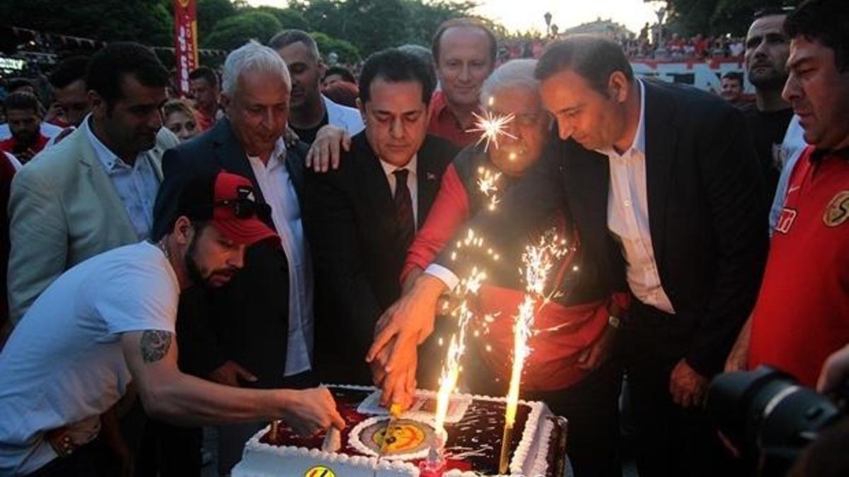 Eskişehirspor'un 53. kuruluş yılı kutlandı